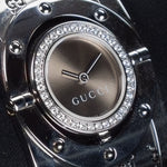 Kép betöltése a Galériamegjelenítőbe, Luxury watch (YA112416): watch face angled view left
