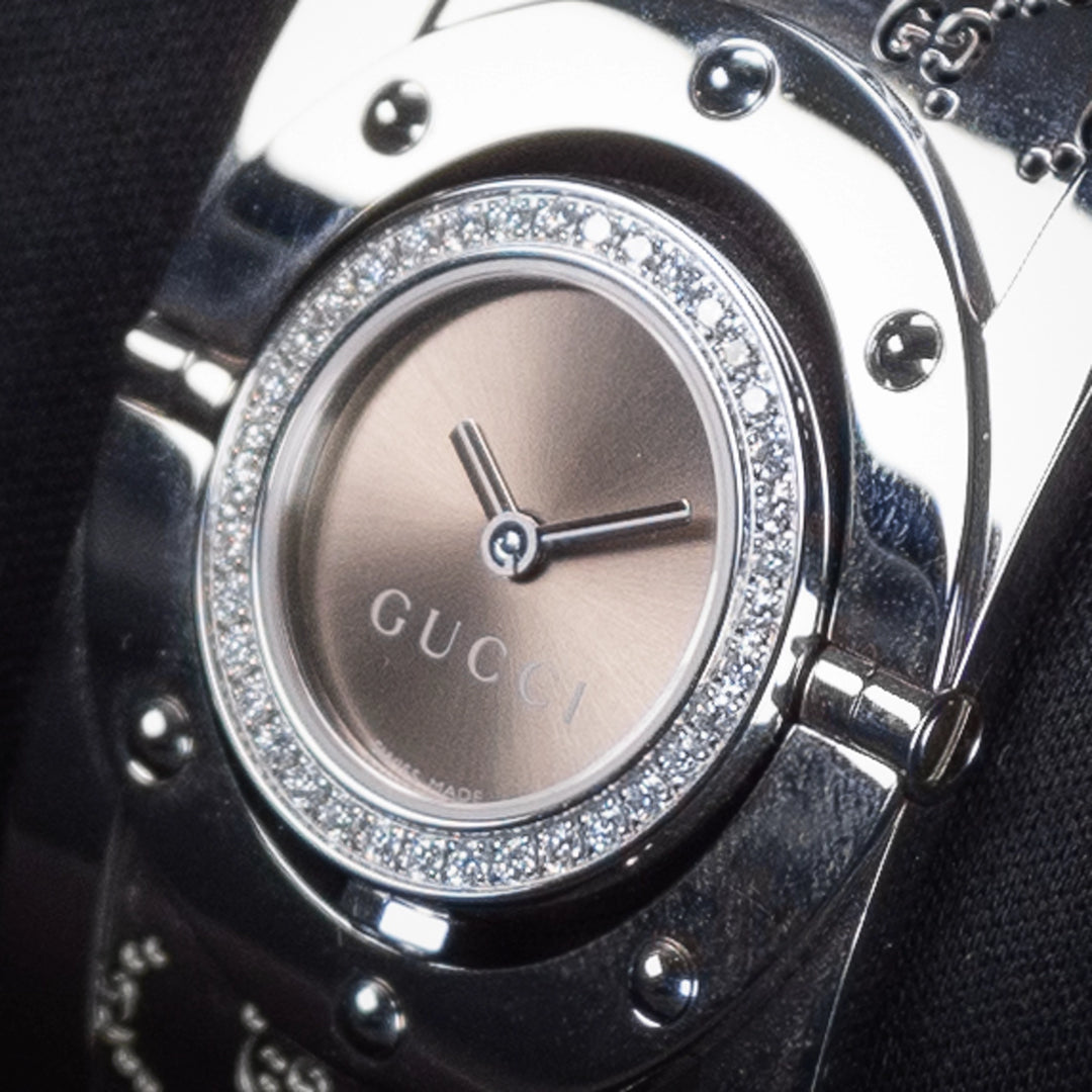 Luxury watch (YA112416): watch face angled view right