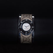 Luxury watch (YA112418): watch face zoomed out