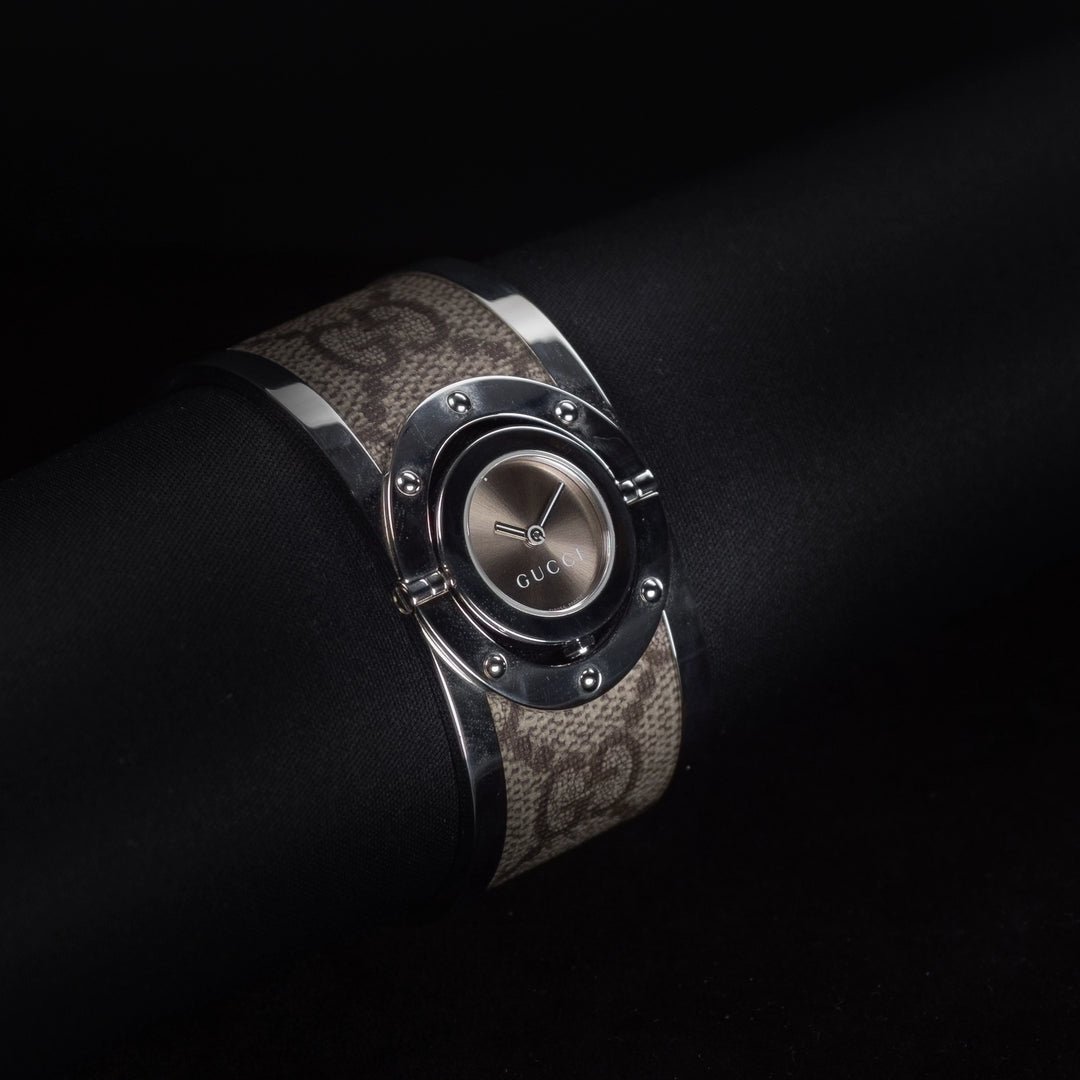 Luxury watch (YA112425): watch face angled view left zoomed out