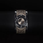 Kép betöltése a Galériamegjelenítőbe, Luxury watch (YA112425): watch face zoomed out
