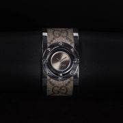 Luxury watch (YA112425): watch face zoomed out