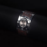 Kép betöltése a Galériamegjelenítőbe, Luxury watch (YA112433): watch face angled view right zoomed out
