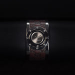 Kép betöltése a Galériamegjelenítőbe, Luxury watch (YA112433): watch face zoomed out
