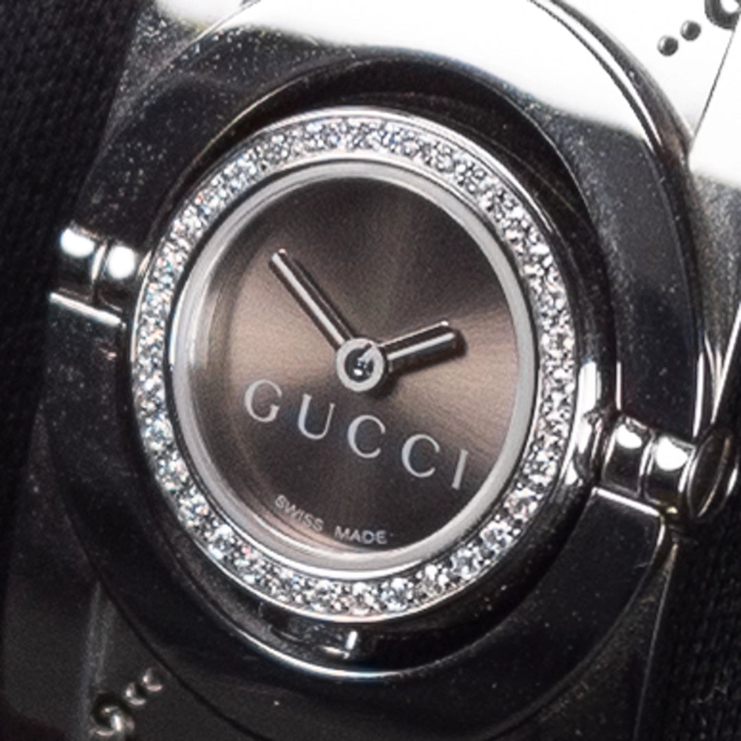 Luxury watch (YA112503): watch face angled view right