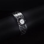Kép betöltése a Galériamegjelenítőbe, Luxury watch (YA112510): watch face angled view left zoomed out
