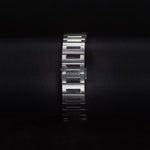 Kép betöltése a Galériamegjelenítőbe, Luxury watch (YA115201): watch bracelet zoomed out
