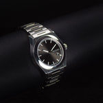 Kép betöltése a Galériamegjelenítőbe, Luxury watch (YA115201): watch face angled view left zoomed out
