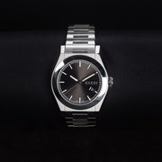 Luxury watch (YA115201): watch face zoomed out