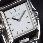 Kép betöltése a Galériamegjelenítőbe, Luxury watch (YA116307): watch face angled view left
