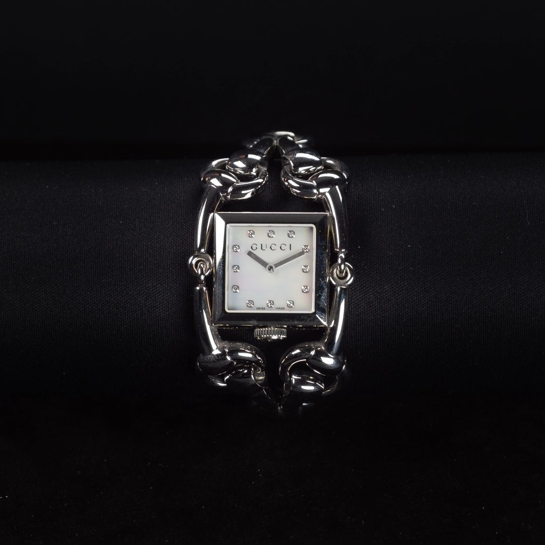 Luxury watch (YA116309): watch face zoomed out