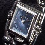 Kép betöltése a Galériamegjelenítőbe, Luxury watch (YA116502): watch face angled view right
