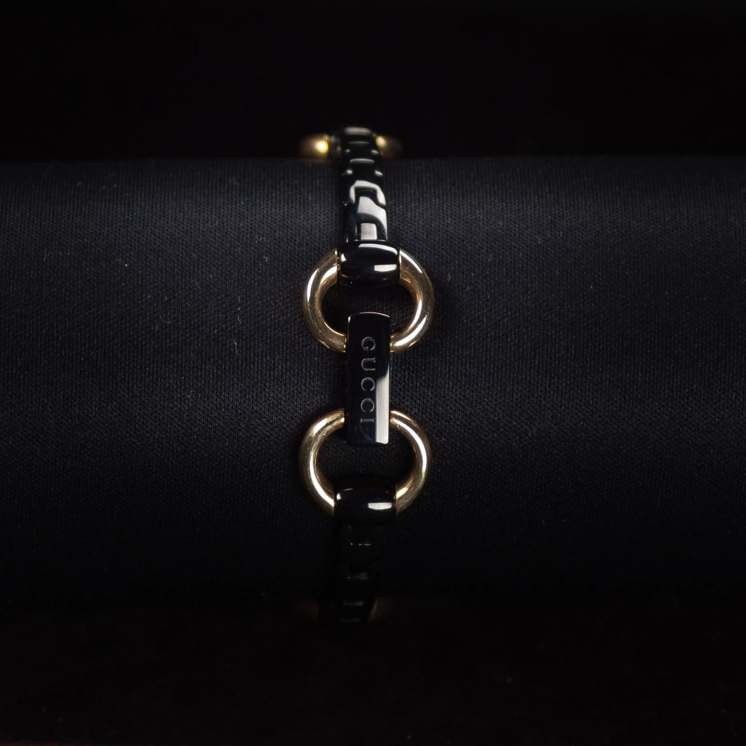 Luxury watch (YA116518): watch bracelet zoomed out