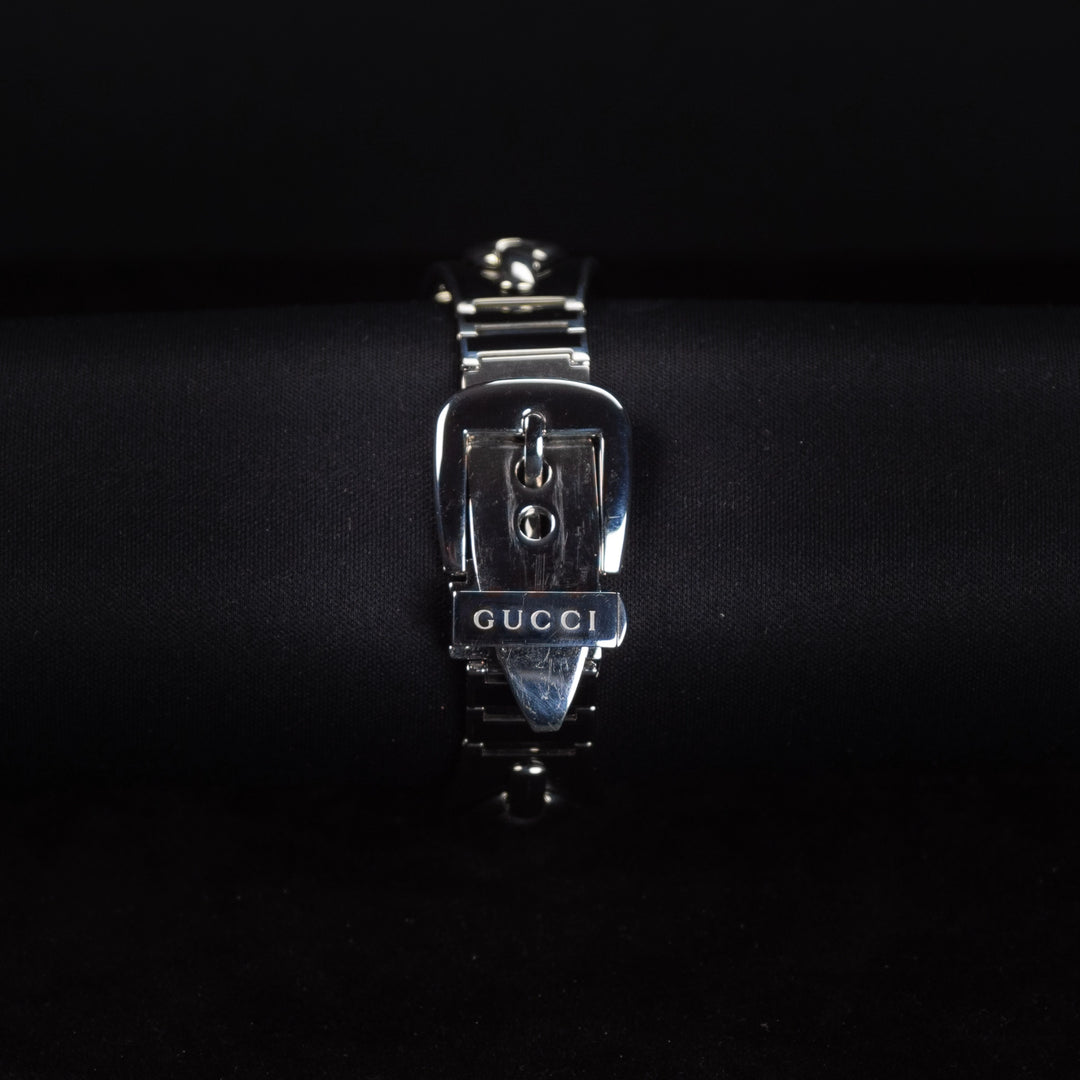 Luxury watch (YA121301): watch bracelet zoomed out
