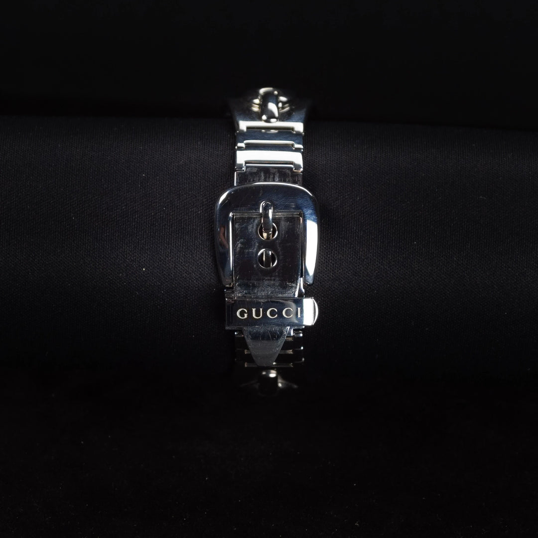 Luxury watch (YA121302): watch bracelet zoomed out