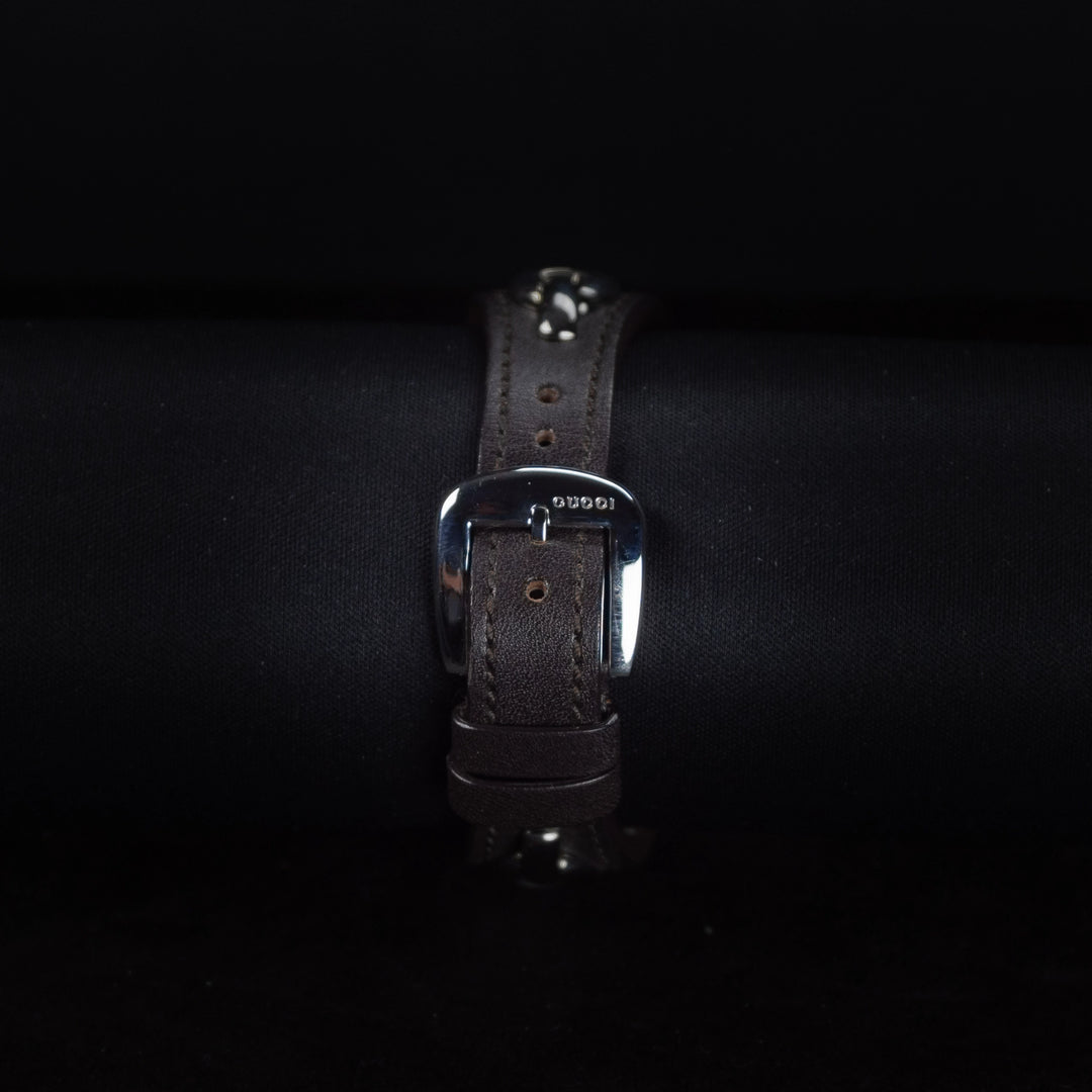 Luxury watch (YA121310): watch bracelet zoomed out