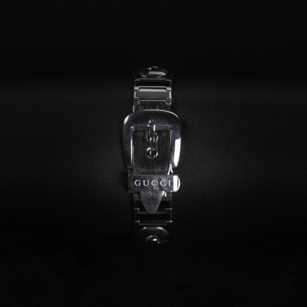 Luxury watch (YA121501): watch bracelet zoomed out