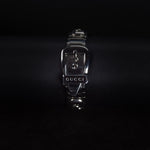 Kép betöltése a Galériamegjelenítőbe, Luxury watch (YA121504): watch bracelet zoomed out
