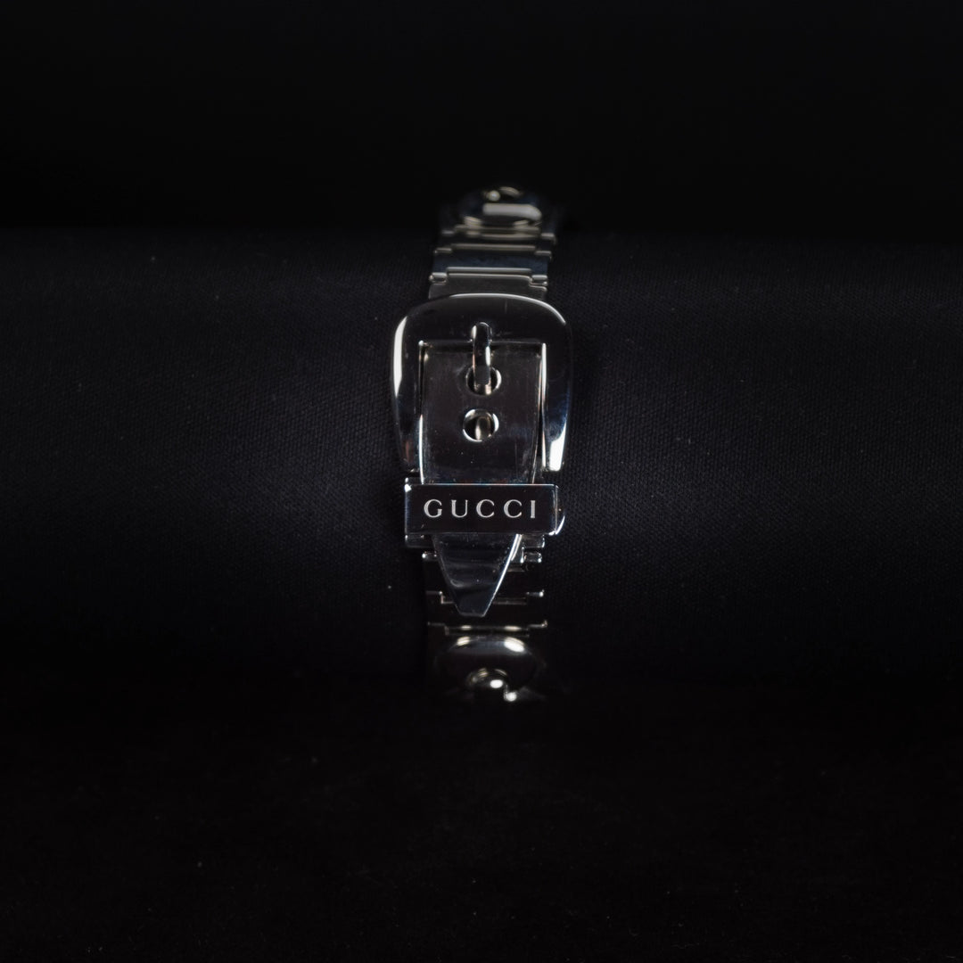Luxury watch (YA121504): watch bracelet zoomed out
