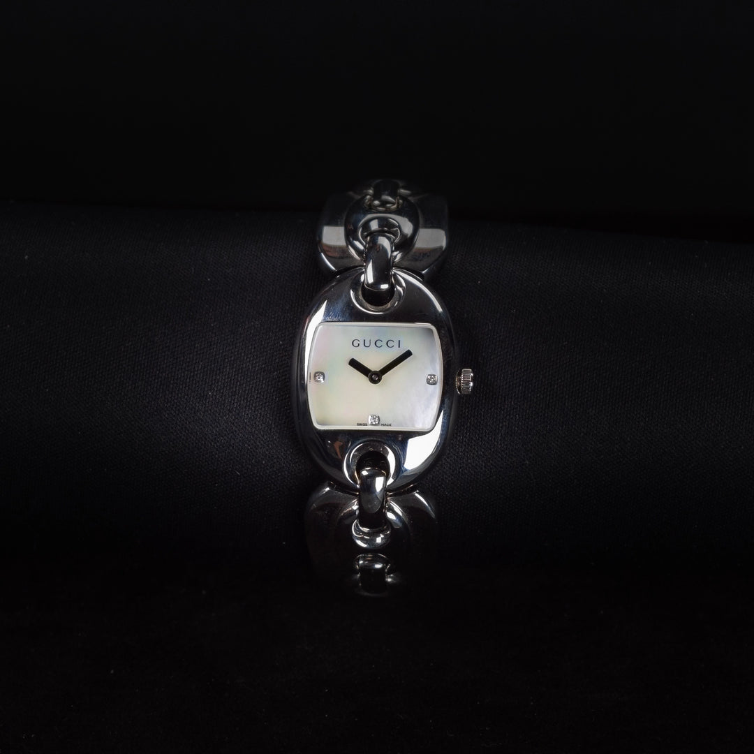 Luxury watch (YA121504): watch face zoomed out