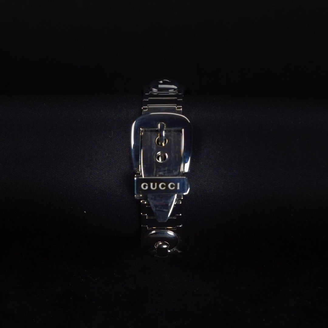 Luxury watch (YA121507): watch bracelet zoomed out