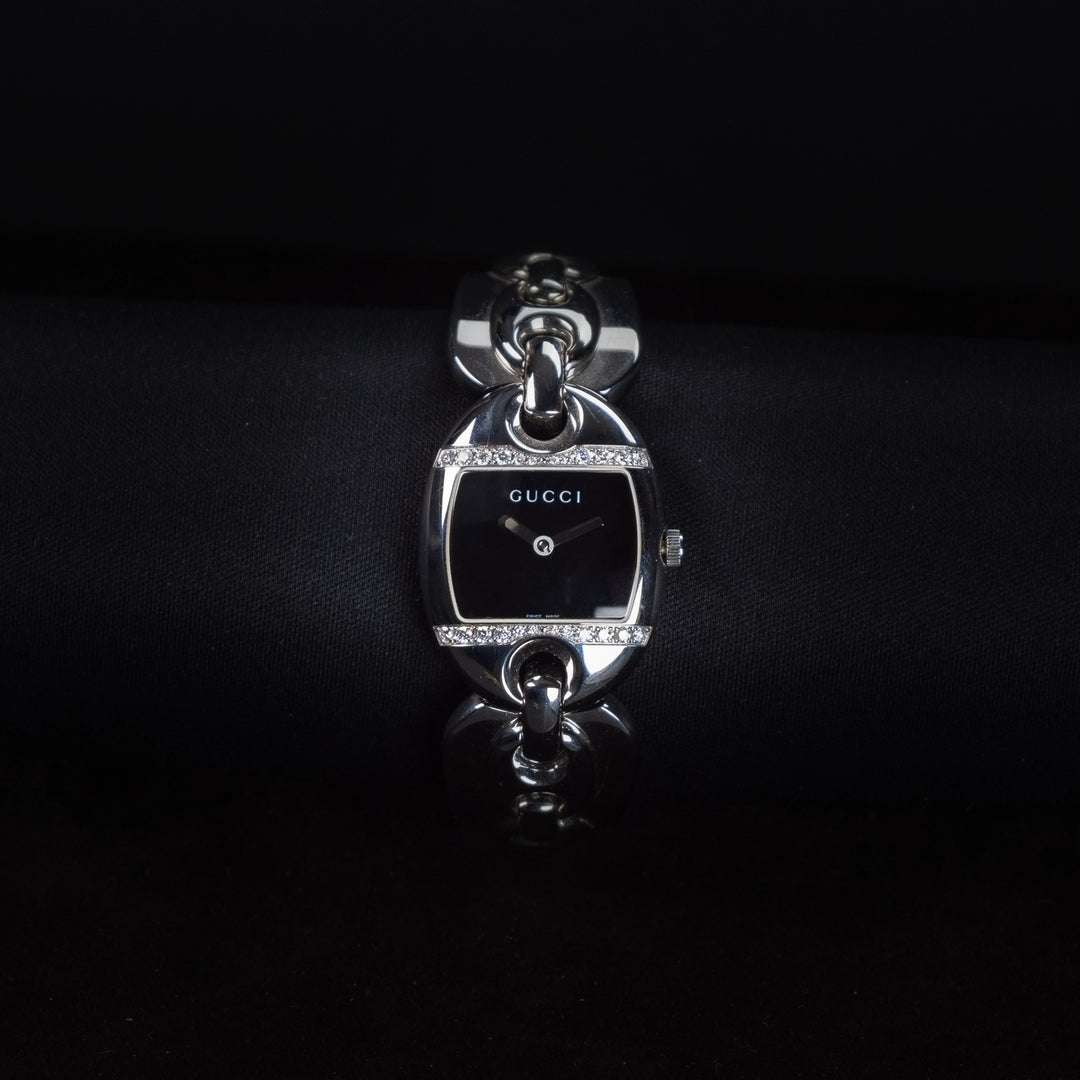 Luxury watch (YA121507): watch face zoomed out