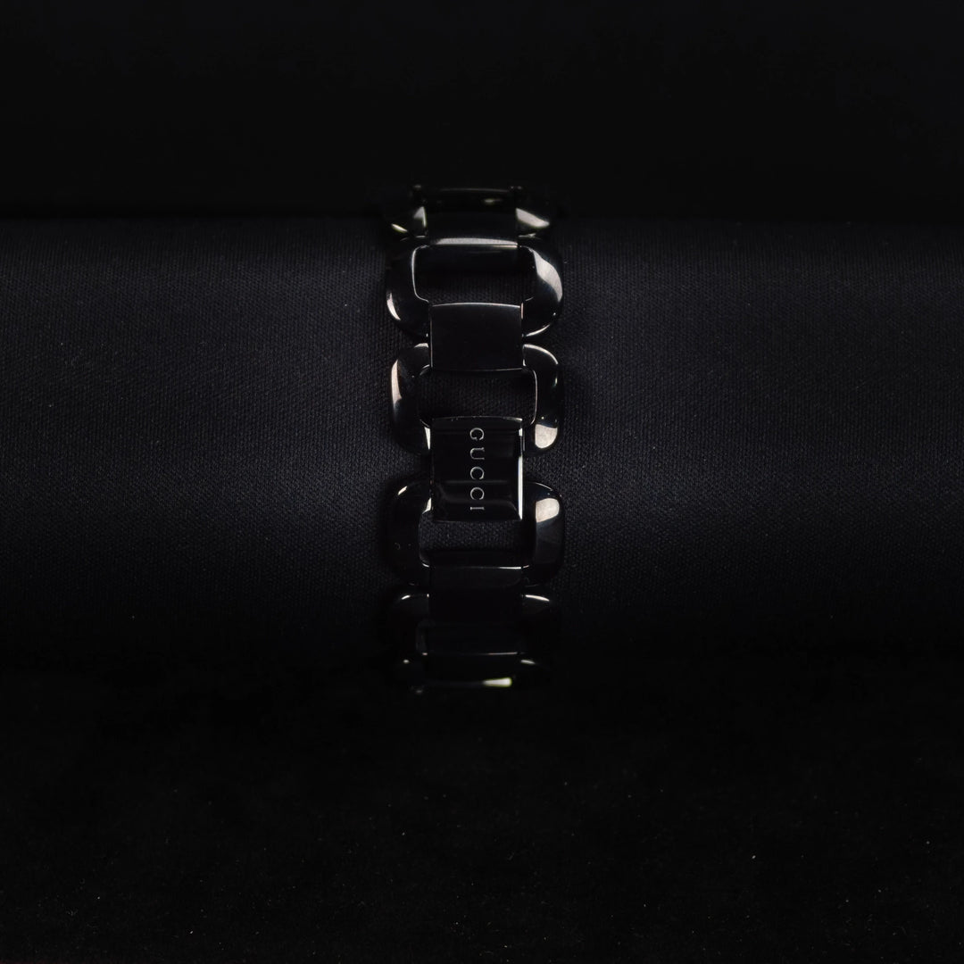Luxury watch (YA125403): watch bracelet zoomed out