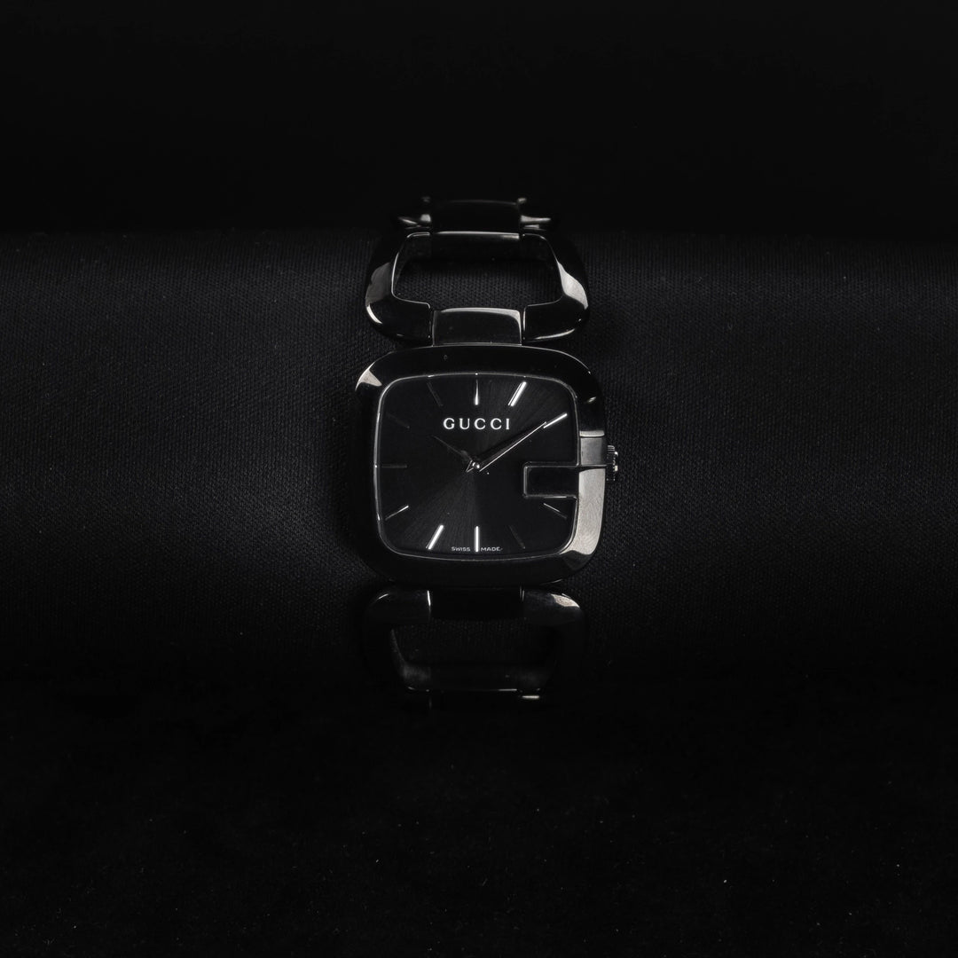 Luxury watch (YA125403): watch face zoomed out