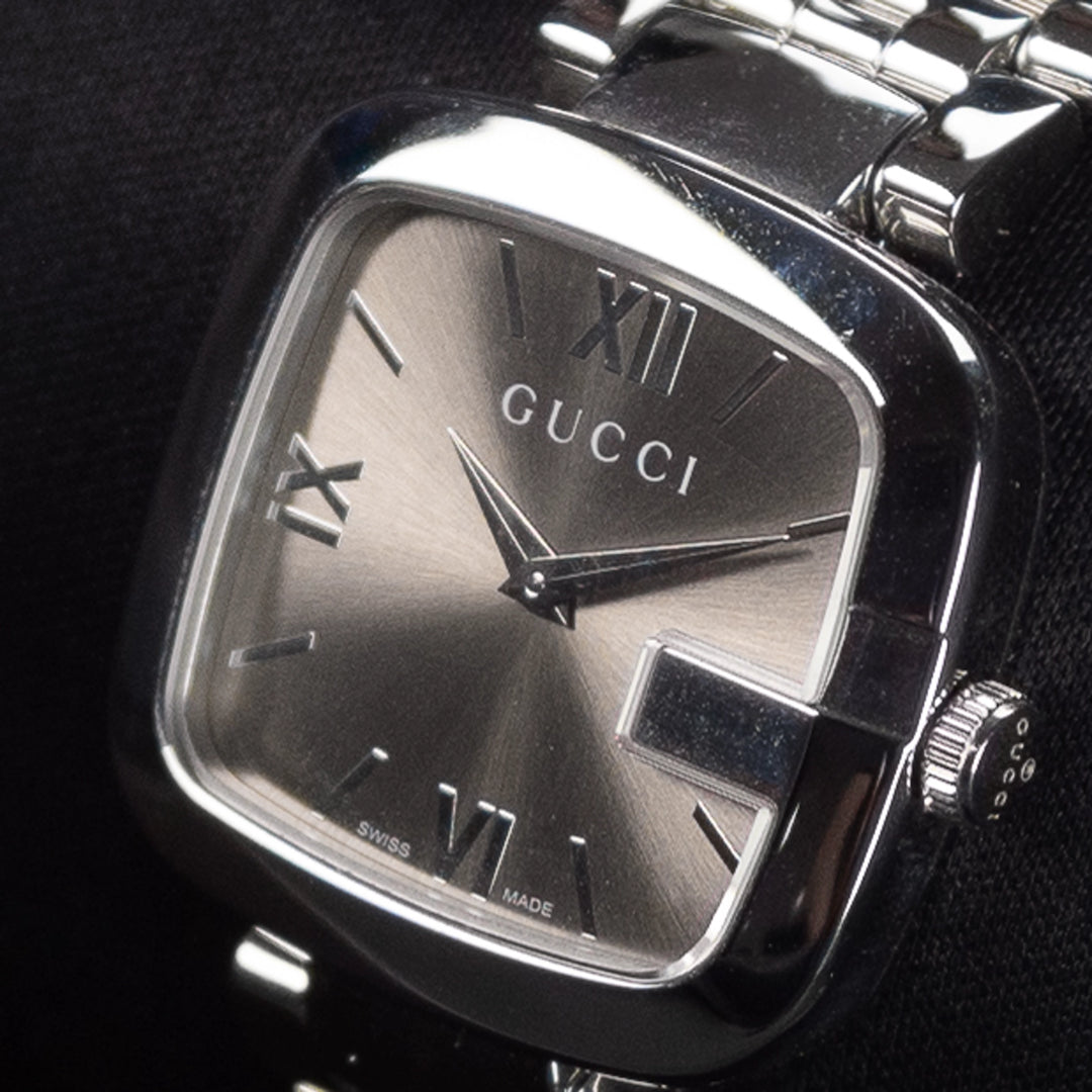 Luxury watch (YA125411): watch face angled view right
