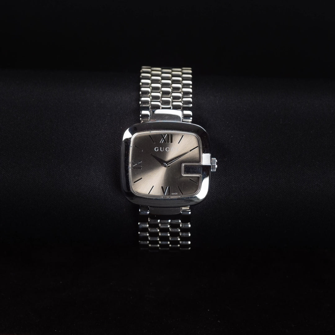 Luxury watch (YA125411): watch face zoomed out