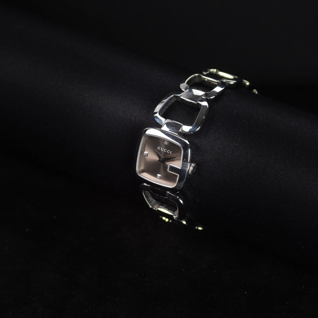 Luxury watch (YA125503): watch face angled view right zoomed out