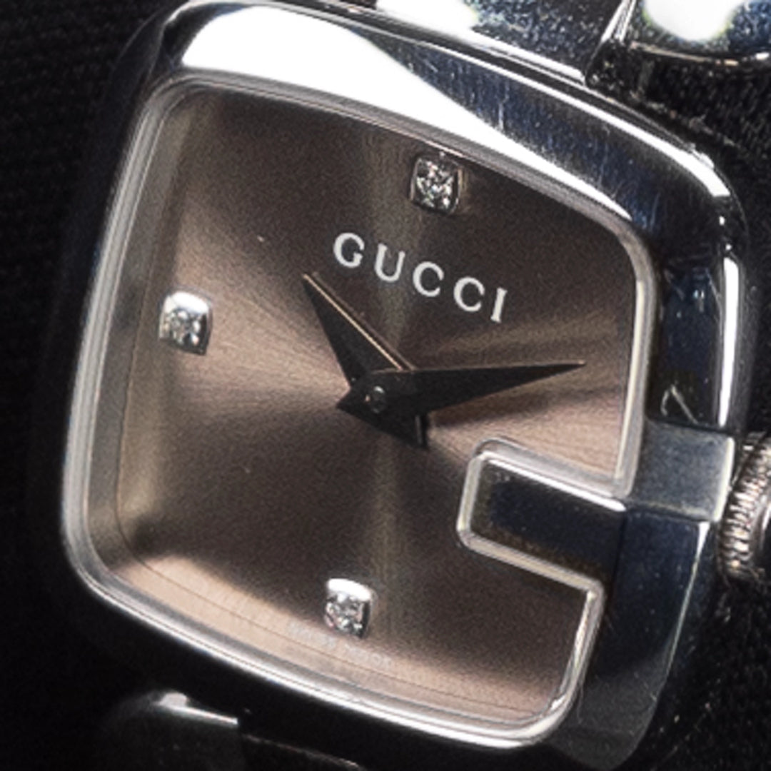 Luxury watch (YA125503): watch face angled view right
