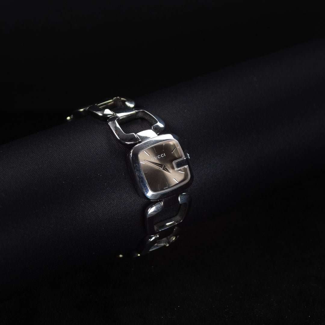 Luxury watch (YA125507): watch face angled view left zoomed out