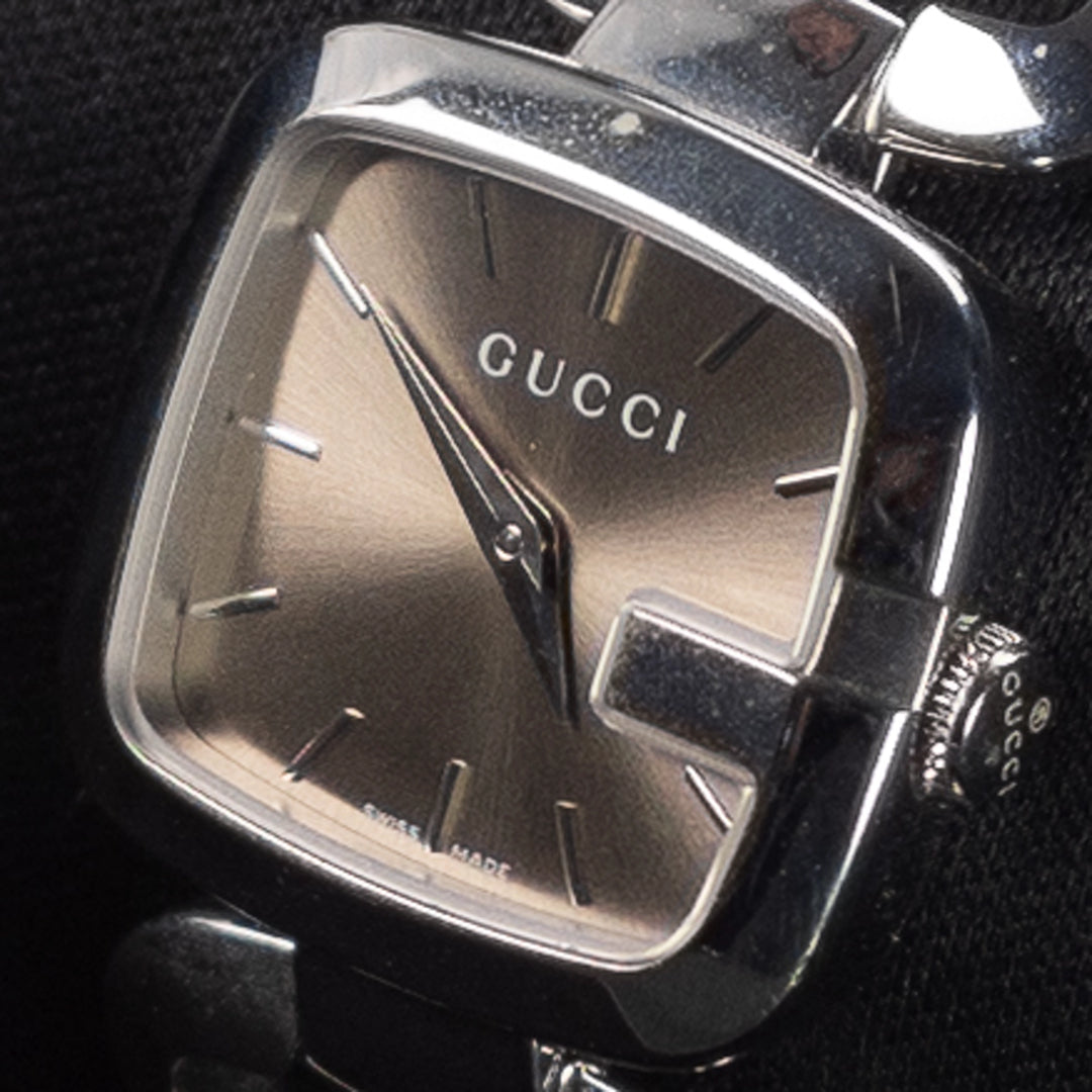 Luxury watch (YA125507): watch face angled view right