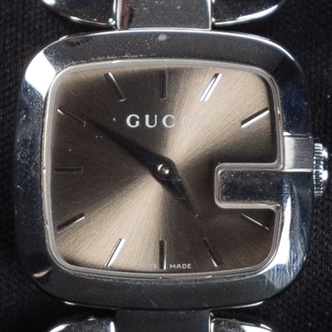Luxury watch (YA125507): watch face