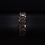 Kép betöltése a Galériamegjelenítőbe, Luxury watch (YA125512): watch bracelet zoomed out
