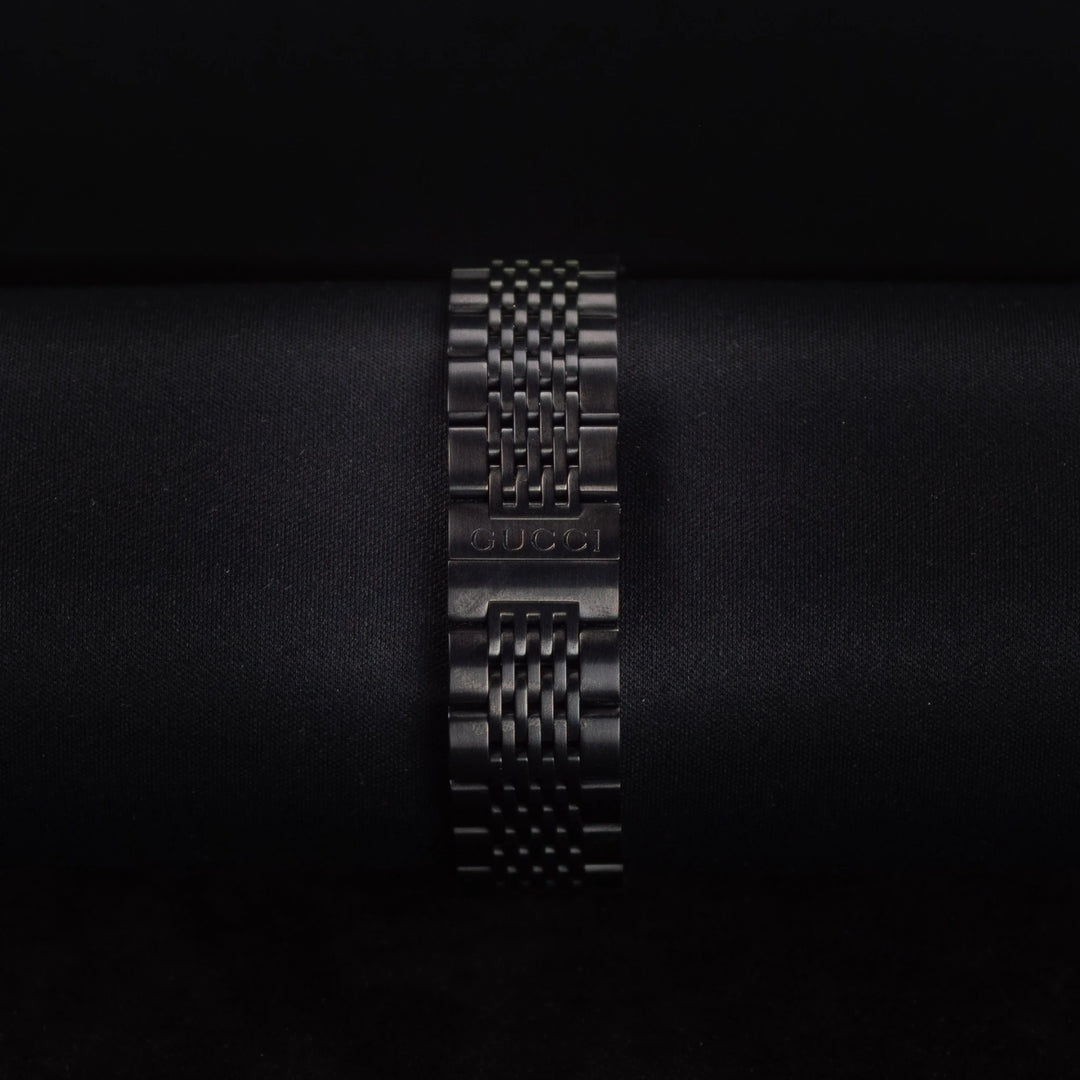 Luxury watch (YA126202): watch bracelet zoomed out