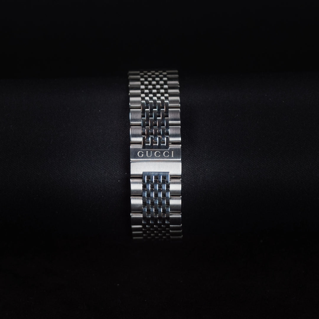 Luxury watch (YA126310): watch bracelet zoomed out