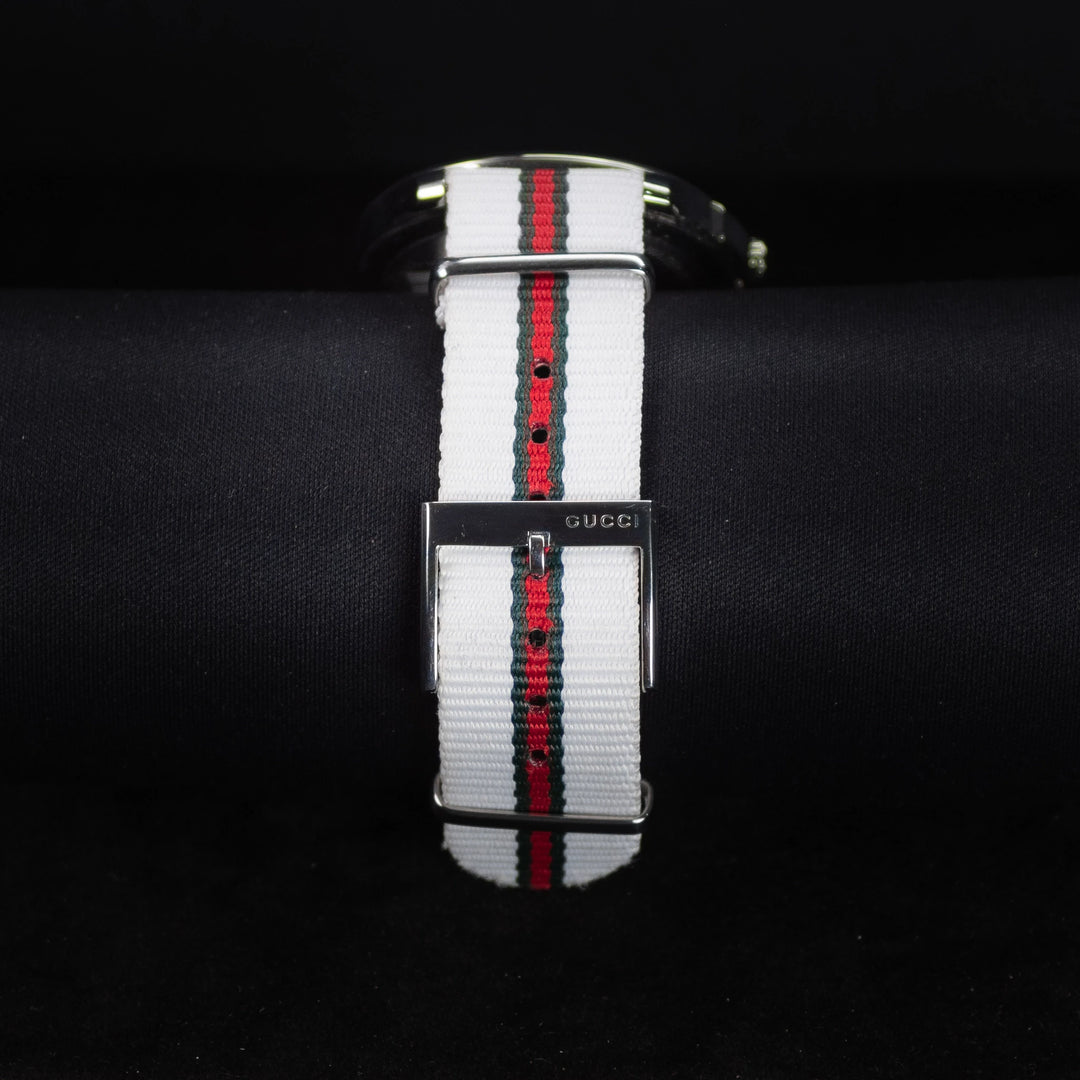 Luxury watch (YA126322): watch bracelet zoomed out