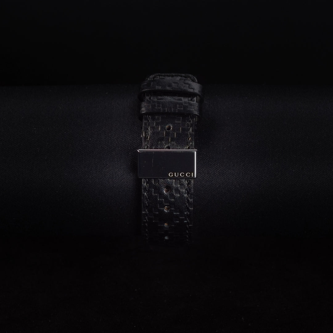 Luxury watch (YA126413): watch bracelet zoomed out
