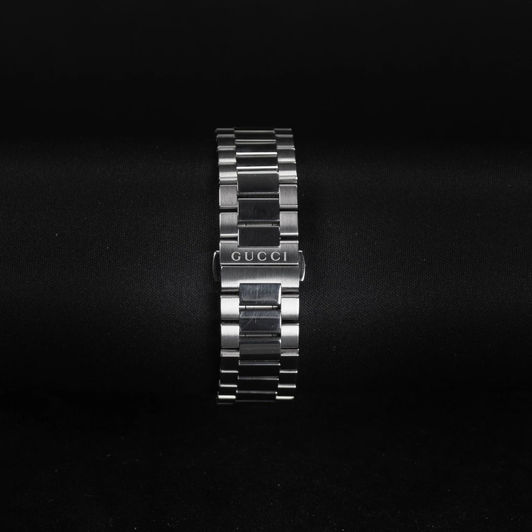 Luxury watch (YA126441): watch bracelet zoomed out