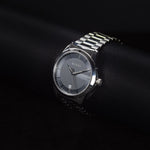 Kép betöltése a Galériamegjelenítőbe, Luxury watch (YA126441): watch face angled view right zoomed out
