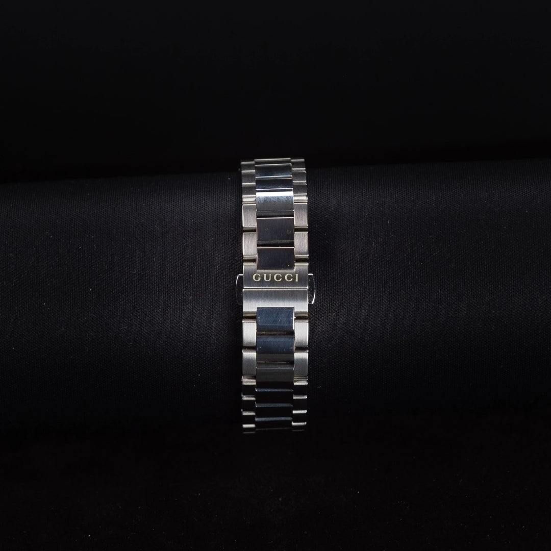 Luxury watch (YA126442): watch bracelet zoomed out