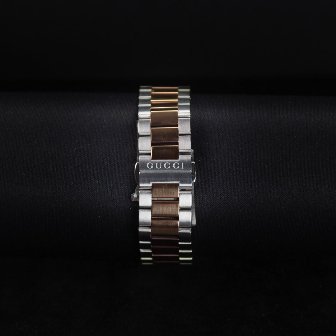 Luxury watch (YA126446): watch bracelet zoomed out