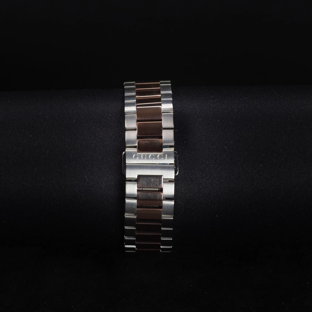 Luxury watch (YA126473): watch bracelet zoomed out