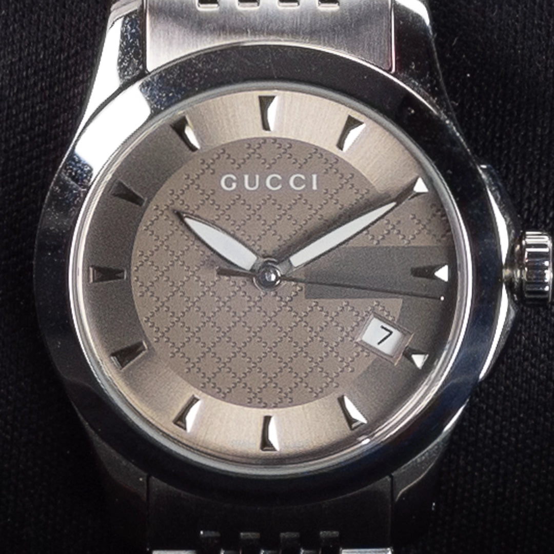 Luxury watch (YA126503): watch face