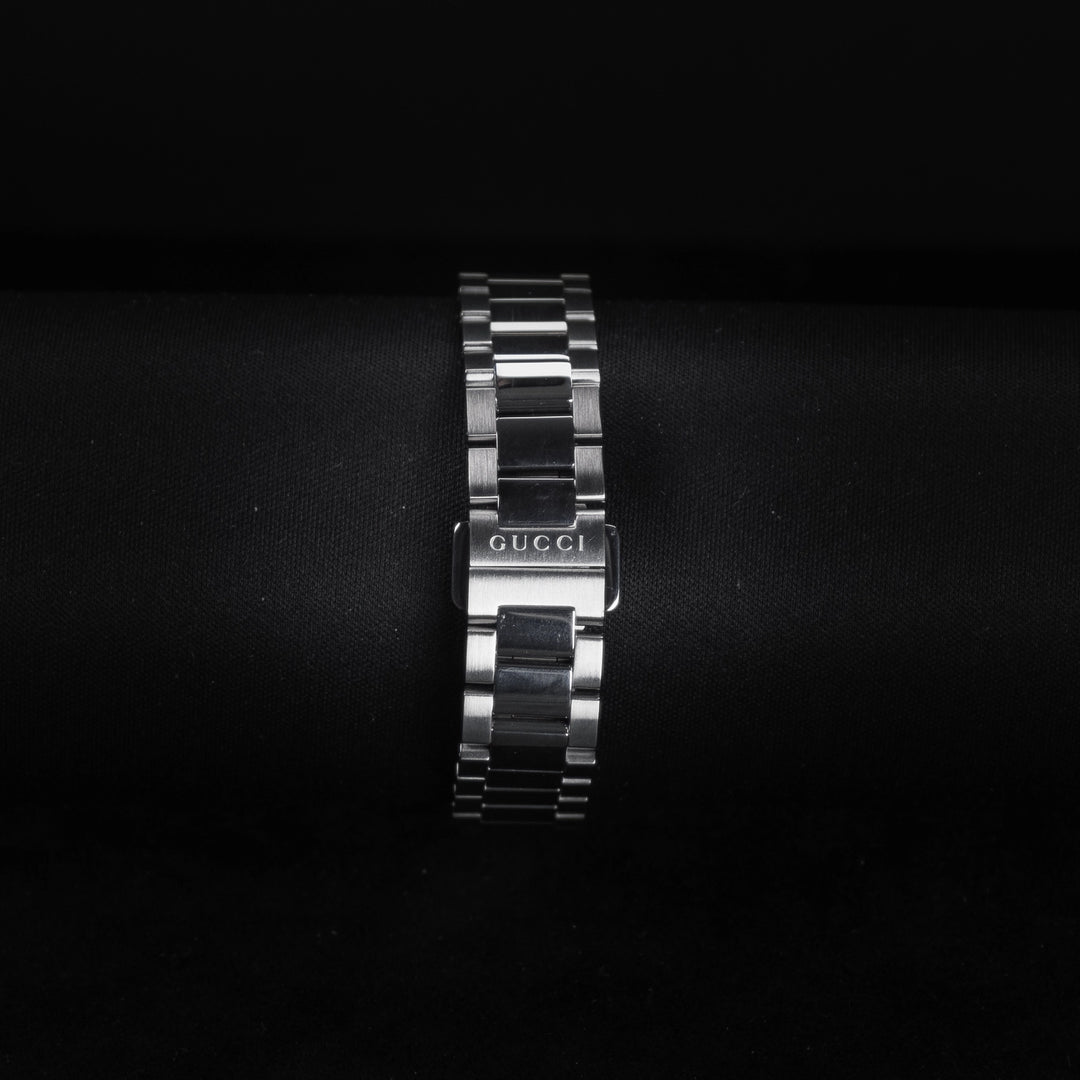 Luxury watch (YA126522): watch bracelet zoomed out
