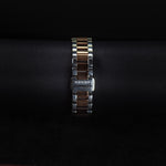 Kép betöltése a Galériamegjelenítőbe, Luxury watch (YA126528): watch bracelet zoomed out
