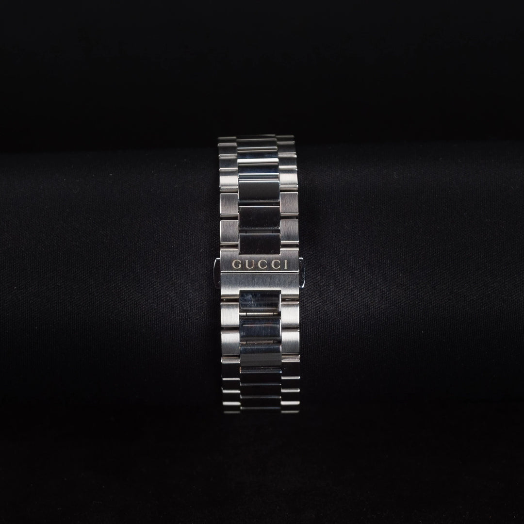 Luxury watch (YA126543): watch bracelet zoomed out