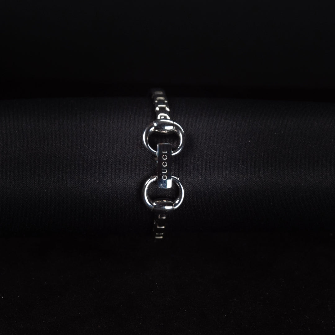 Luxury watch (YA128510): watch bracelet zoomed out